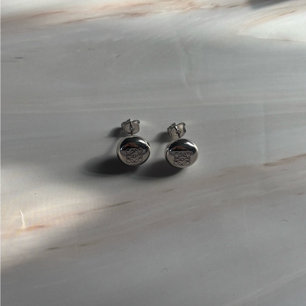 Loewe Anagram Pebble Stud Earrings in Sterling Silver - Picture 5 of 5